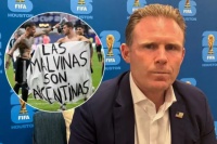 La bandera de Malvinas generó debate y la Casa Blanca respaldó a la Albiceleste