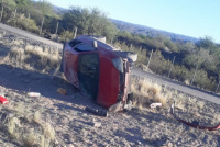 Se salvaron de milagro: un auto volcó en Caucete con dos ocupantes a bordo