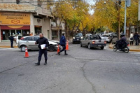 Un brutal choque en una esquina de Capital causo susto en los peatones