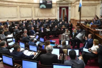 El Senado rechazó hacer un cuarto intermedio por los incidentes y sigue el debate de la Ley Bases