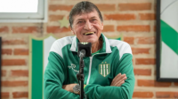 Banfield anunció la salida de Julio César Falcioni