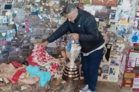 El Chiqui Tapia Cumple con la Tradición: llevó el trofeo de la Selección al Santuario de la Difunta Correa