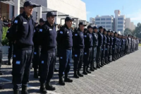 Orrego firmó los decretos para la incorporación de 197 agentes policiales