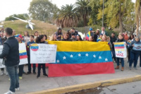 Venezolanos en San Juan protestaron en la plaza España por la reelección de Nicolás Maduro