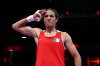 Luego del escándalo por su género, la boxeadora Imane Khelif se quedó con el oro en los JJOO