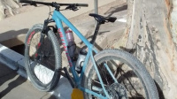 Un chico de 15 años fue al hospital después de chocar su bici contra una camioneta