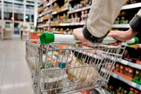 Las ventas en supermercados y mayoristas cayeron un 11,6% en el primer semestre del año