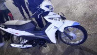 Fuerte choque entre una camioneta y una moto terminó con un joven hospitalizado