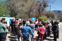 Vecinos de Valle Fértil protestan en la puerta de OSSE por la falta de agua