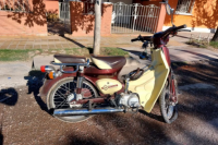 Un sanjuanino que iba en moto sufrió la quebradura de una muñeca al chocar contra una camioneta