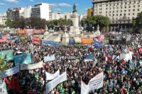 Marcha universitaria: una multitud reclama frente al Congreso contra el veto del presupuesto universitario