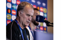 Un ex jugador de Uruguay aseguró que hay una campaña contra Bielsa para que se vaya de la selección