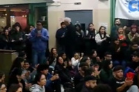 Alumnos de la Facultad de Filosofía tomaron el lugar en forma de protesta tras la aprobación del veto