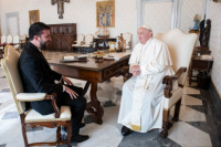 El Papa Francisco recibió en el Vaticano a un enviado del gobierno de Javier Milei 