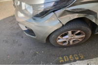 Dejó su auto estacionado en pleno centro y se lo chocaron, ahora busca al responsable: 