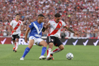 River recibe al puntero Vélez, que busca dar un nuevo paso al título