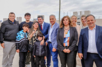 Marcelo Orrego entregó las llaves de su nuevas viviendas a 175 familias de un barrio de 25 de Mayo