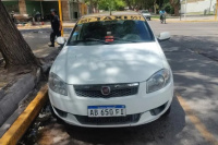 Un taxista atropelló a una mujer en Capital y tuvo que se llevada al hospital rápidamente