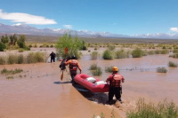 Rescatan a un menor de edad que se encontraba atrapado en el Río los Patos