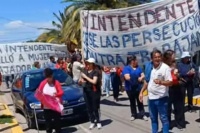 Marchas y protestas contra el intendente de Angaco por los despidos a trabajadores municipales