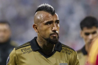 Arturo Vidal recibió una grave denuncia y pasó la noche en una comisaría de Chile