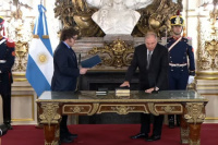 Javier Milei le tomó juramento a Gerardo Werthein como nuevo Canciller en la Casa Rosada