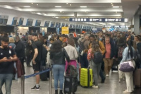 El Gobierno denunció por secuestro de personas a los gremios que realizaron el paro en Aeroparque