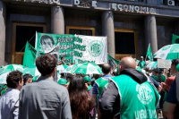 La Asociación de Trabajadores del Estado hizo protestas en todo el país y prepara un paro general