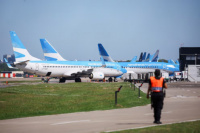 Tras cinco horas de negociación, Aerolíneas se reúne con todos los gremios para intentar alcanzar un acuerdo