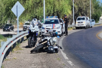 Dos agentes de policía protagonizaron un siniestro vial en Santa Lucia 