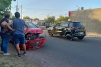 Un fuerte accidente ocurrió en Capital en una rotonda