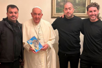 El Papa Francisco recibió en el Vaticano la visita de Patricio Fontanet, el cantante de Callejeros