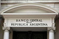 El Banco Central volvió a bajar las tasas de interés, en el medio de la fuerte baja de las cotizaciones del dólar