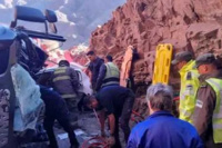  Un camión volcó en alta montaña en Ruta Nacional 7 y una familia sanjuanina quedó grave