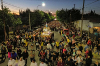 Una gran multitud en la procesión a la Inmaculada Concepción