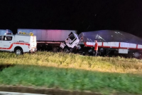 Choque fatal en la autopista Rosario-Córdoba en medio de una fuerte tormenta: un muerto y cuatro heridos graves