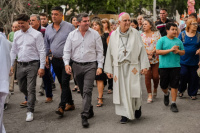 El gobernador Marcelo Orrego participó de la procesión en honor a Santa Lucía