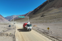 Historico: Un camión liviano con exportación a Chile cruza a modo experimental por Agua Negra