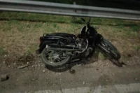 Un motociclista debió ser hospitalizado tras sufrir un accidente en plena subida a la Avenida Circunvalación