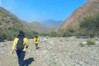 Bomberos accedieron al mayor foco de incendio en Valle Fértil y logran controlarlo