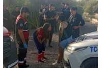 Efectivos policiales rescataron a una mujer en un canal de Rivadavia