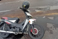 Una joven alcoholizada chocó con su motocicleta