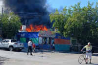 Incendio en distribuidora de Caucete genera preocupación y pánico en los vecinos del lugar