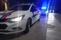 Produjo un caos en medio de la calle, discutió con la policía y zafó de un duro castigo