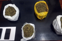 Gendarmería detiene a una mujer que recibió una encomienda con marihuana