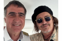 Johnny Depp llegó a la Argentina con un piloto de lujo: el periodista Antonio Laje