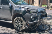 Un ciclista sufrió graves fracturas tras ser atropellado en pleno centro de San Juan