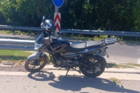 Una mujer debió ser trasladada al Hospital Rawson tras caerse de su moto en plena circunvalación