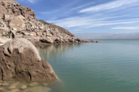 Se lanzó al agua para bañarse en el dique de Ullum y se golpeó con un piedra