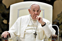 Internaron al papa Francisco por una bronquitis